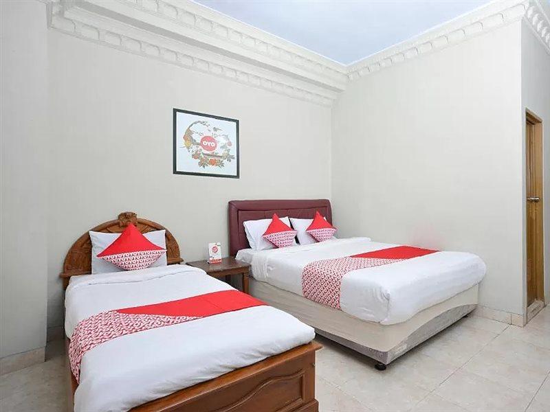 OYO 586 Hotel Wijaya Kalasan Bagian luar foto
