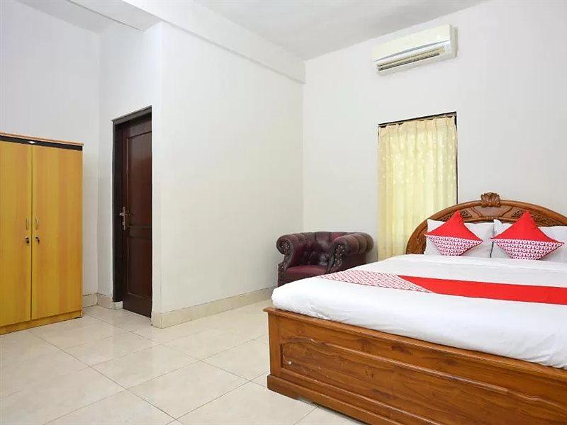 OYO 586 Hotel Wijaya Kalasan Bagian luar foto