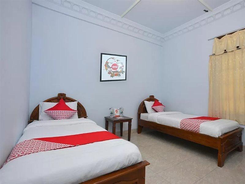 OYO 586 Hotel Wijaya Kalasan Bagian luar foto