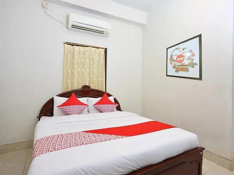 OYO 586 Hotel Wijaya Kalasan Bagian luar foto