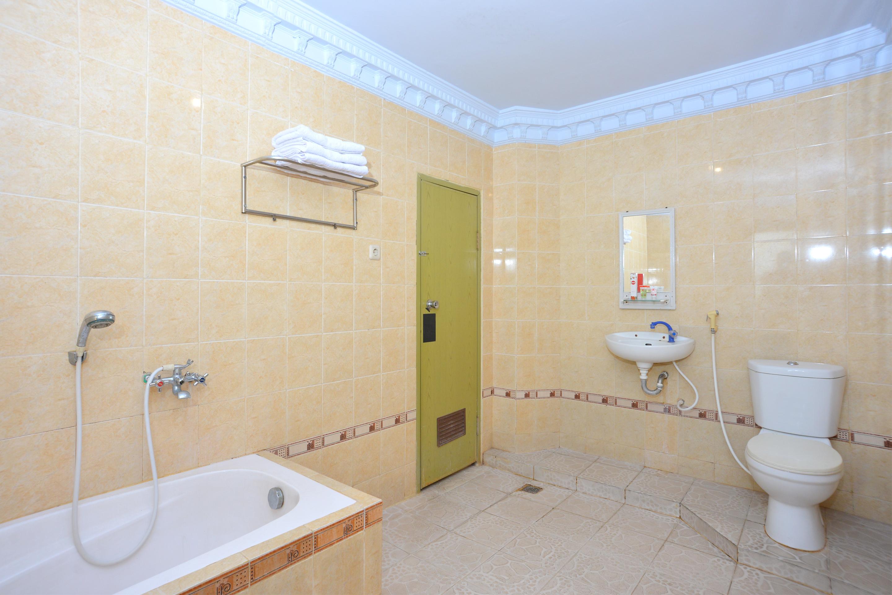 OYO 586 Hotel Wijaya Kalasan Bagian luar foto