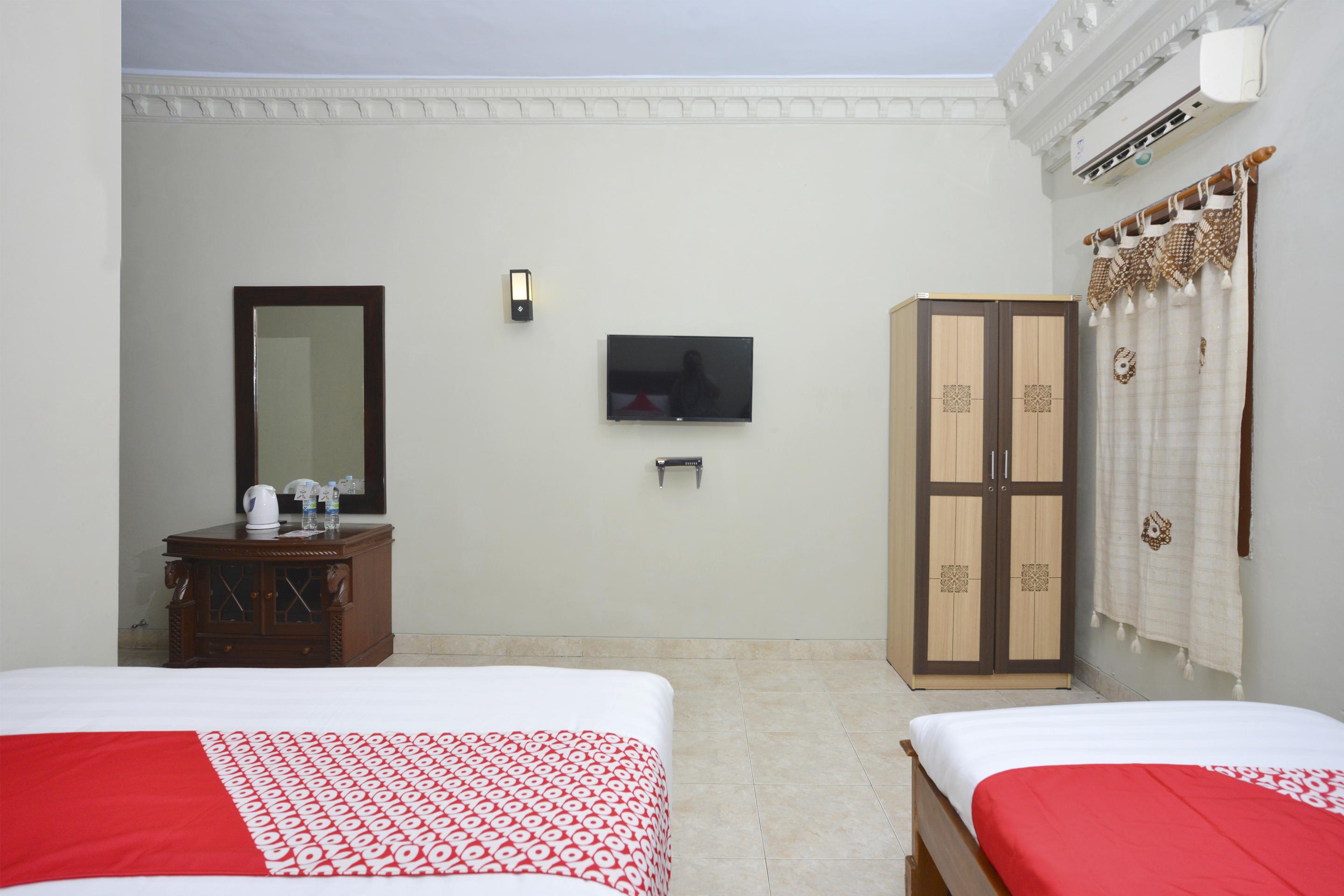 OYO 586 Hotel Wijaya Kalasan Bagian luar foto