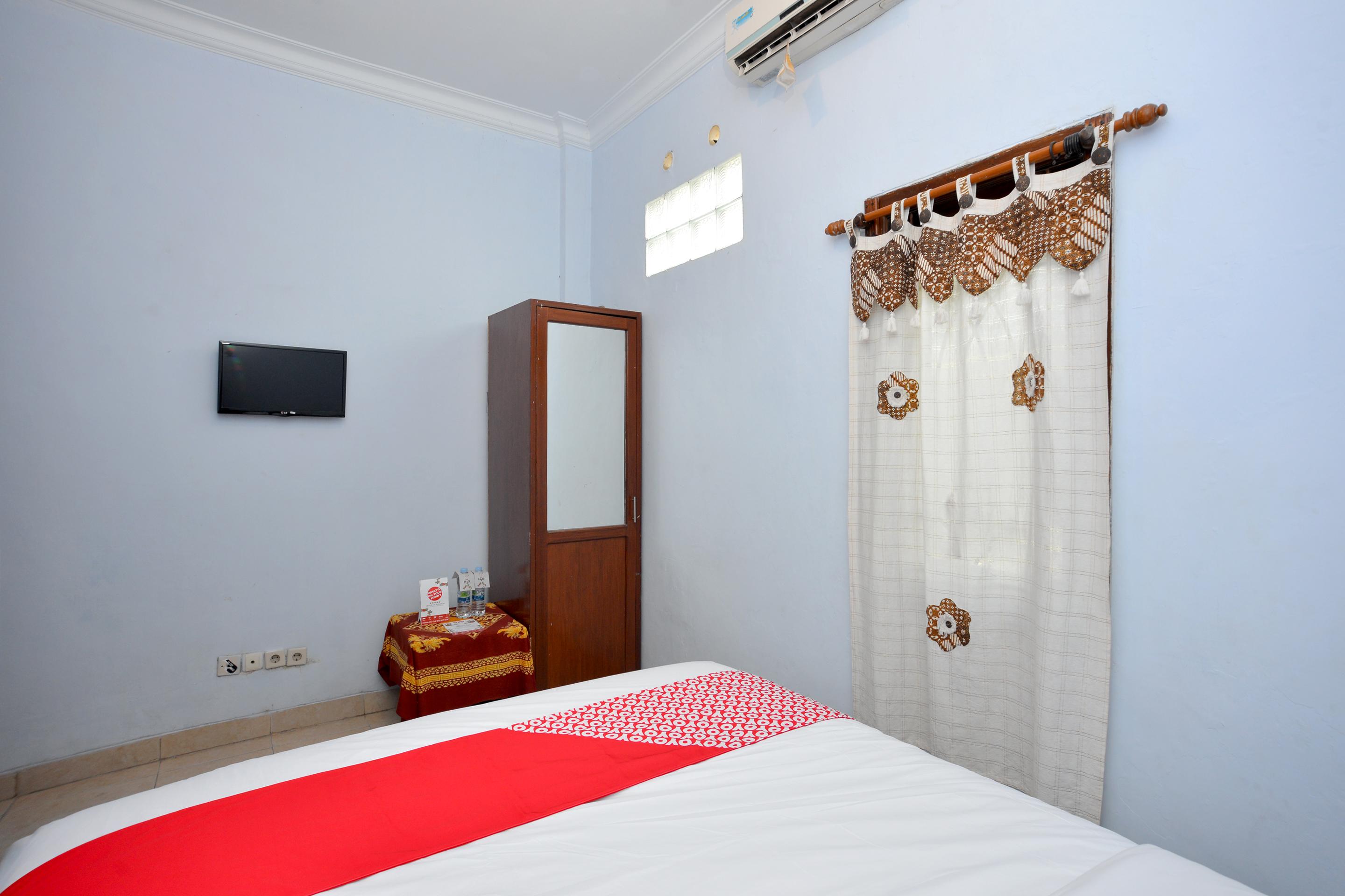 OYO 586 Hotel Wijaya Kalasan Bagian luar foto