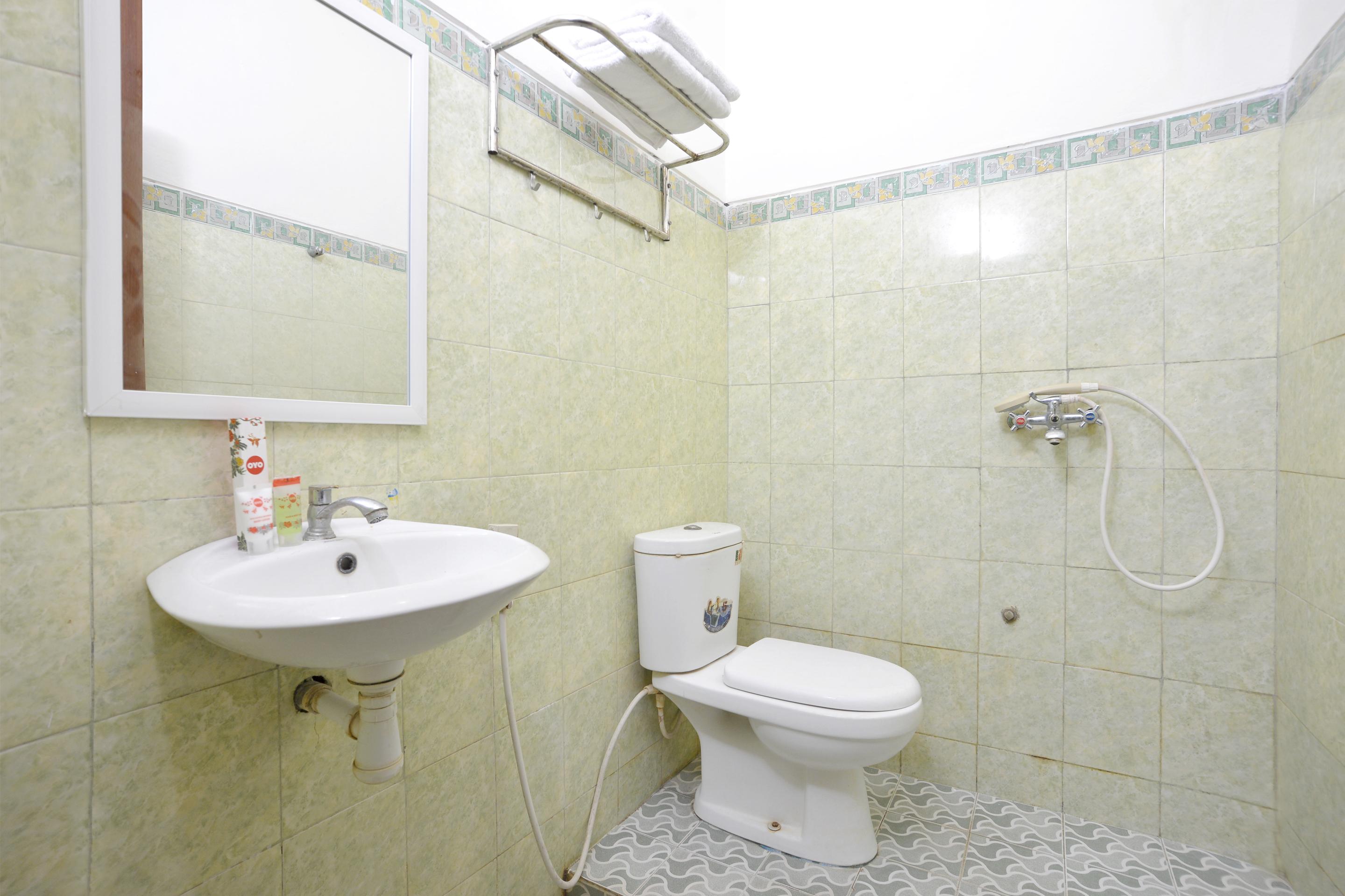 OYO 586 Hotel Wijaya Kalasan Bagian luar foto