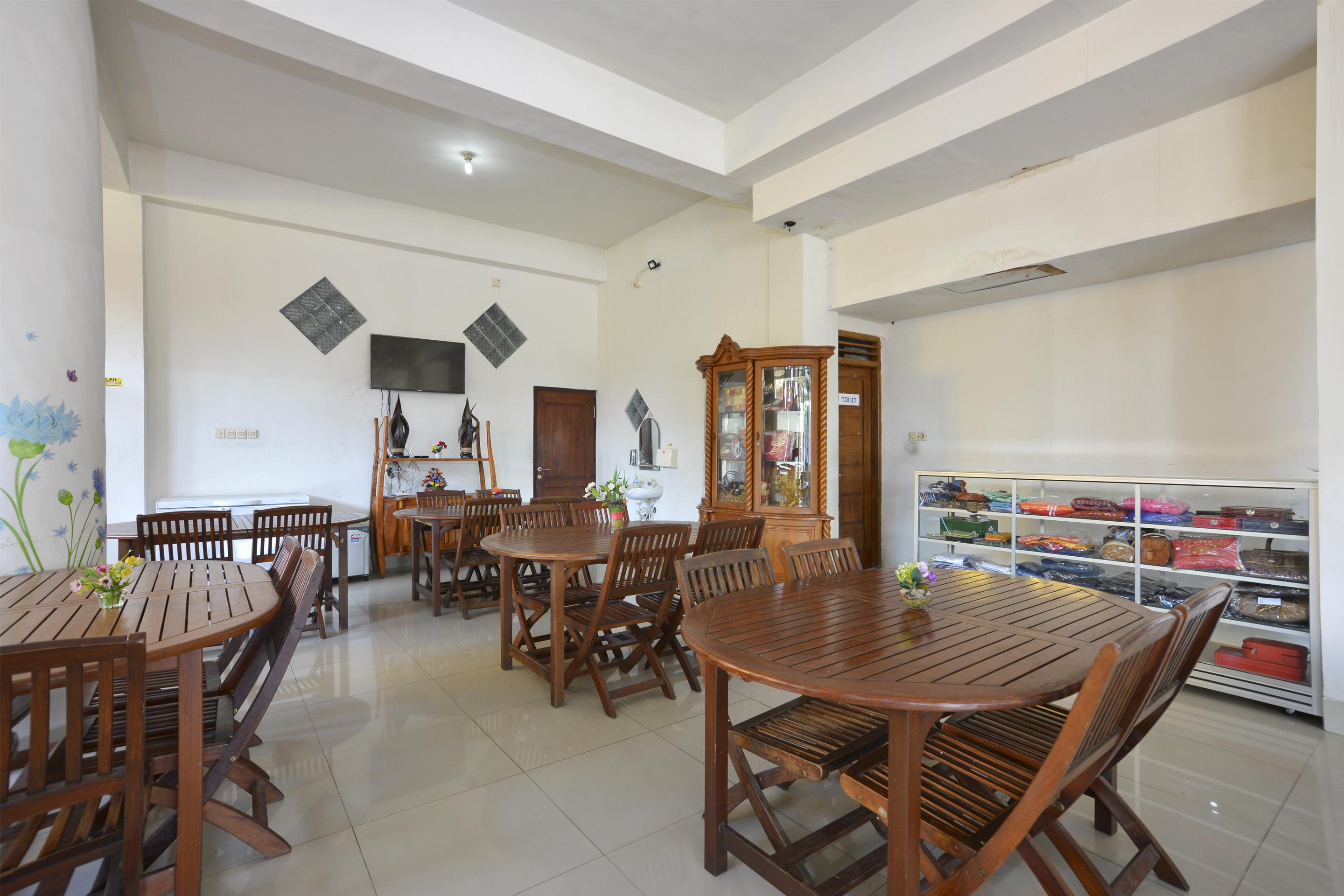 OYO 586 Hotel Wijaya Kalasan Bagian luar foto