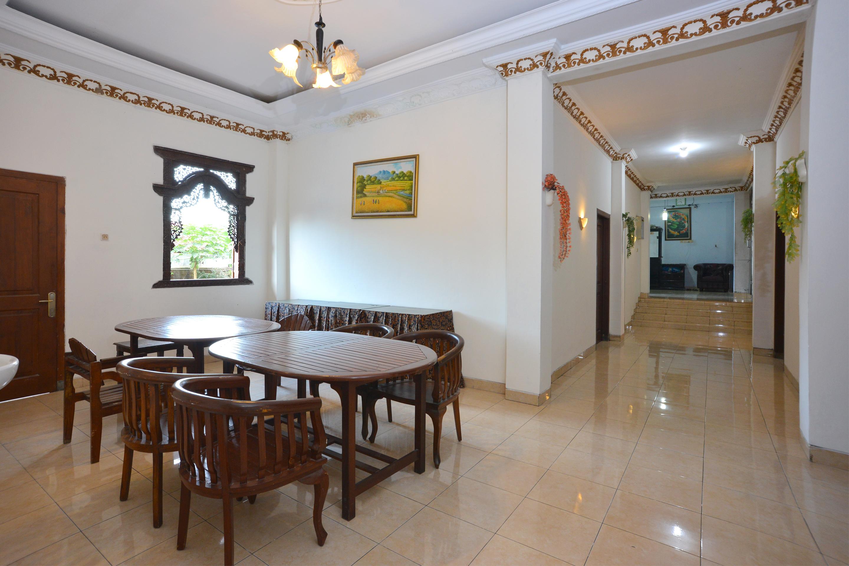 OYO 586 Hotel Wijaya Kalasan Bagian luar foto