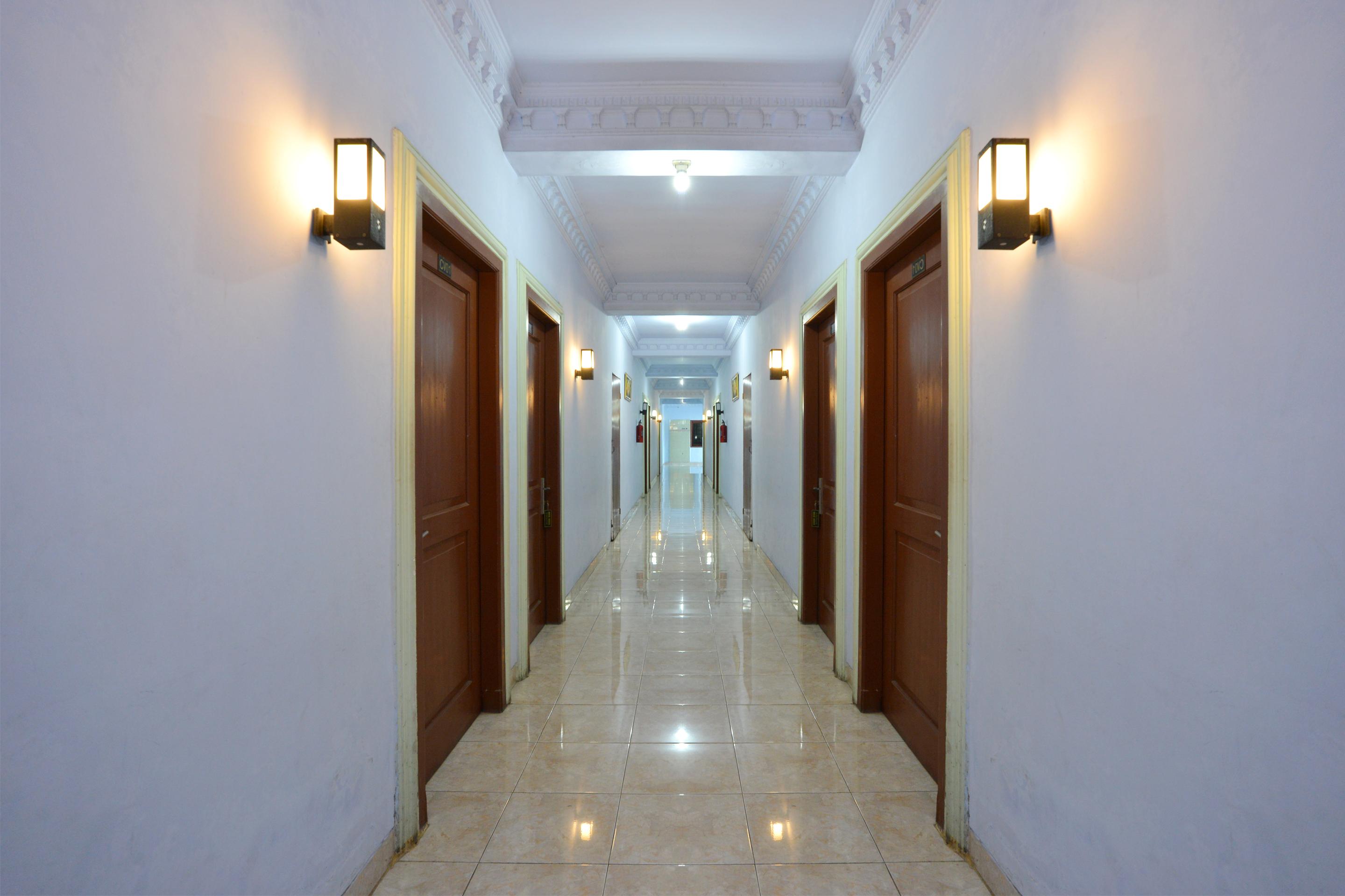 OYO 586 Hotel Wijaya Kalasan Bagian luar foto